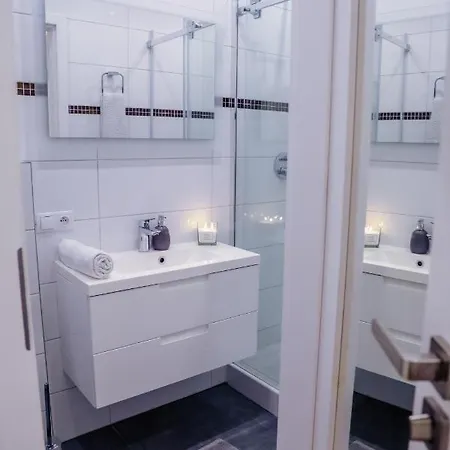 White Apartment In Center Of Катовіце Екстер'єр фото